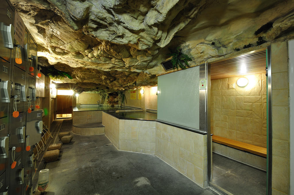 ג'יאושי Baron'S Hot Spring Hotel מראה חיצוני תמונה